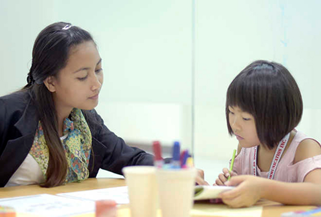 生徒と先生の画像