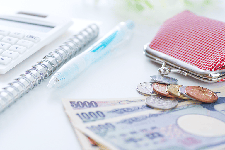 家計簿とお財布のイメージ画像